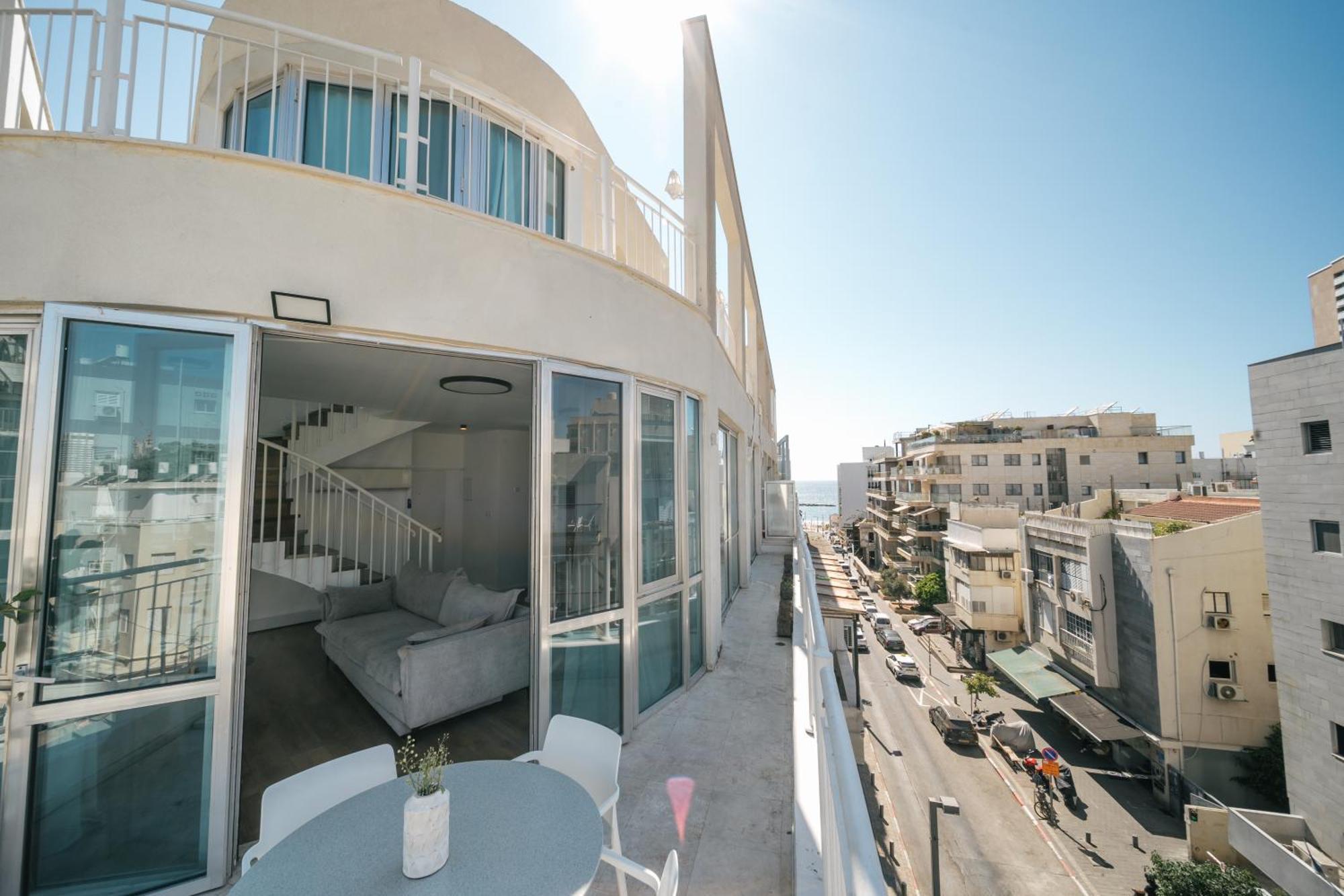 David Frishman - Sea View Penthouse Apartment